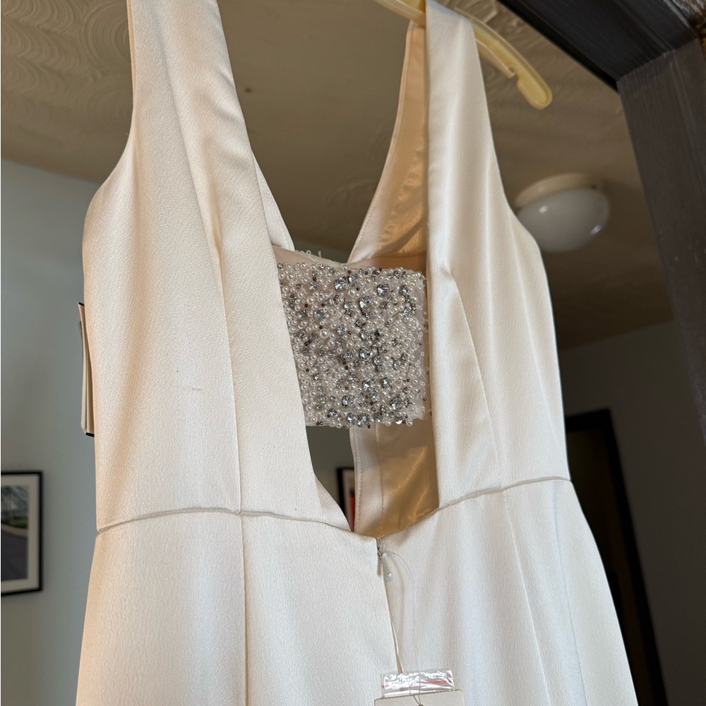 New With Tags Vera Wang Ivory Wedding Dress with Beaded Detail